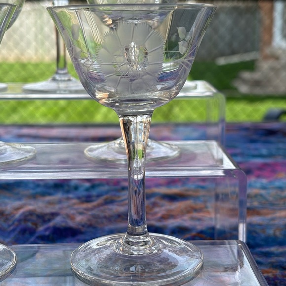 7 Libby Windswept Pattern Etched Liqueur Glasses. - Picture 2 of 12